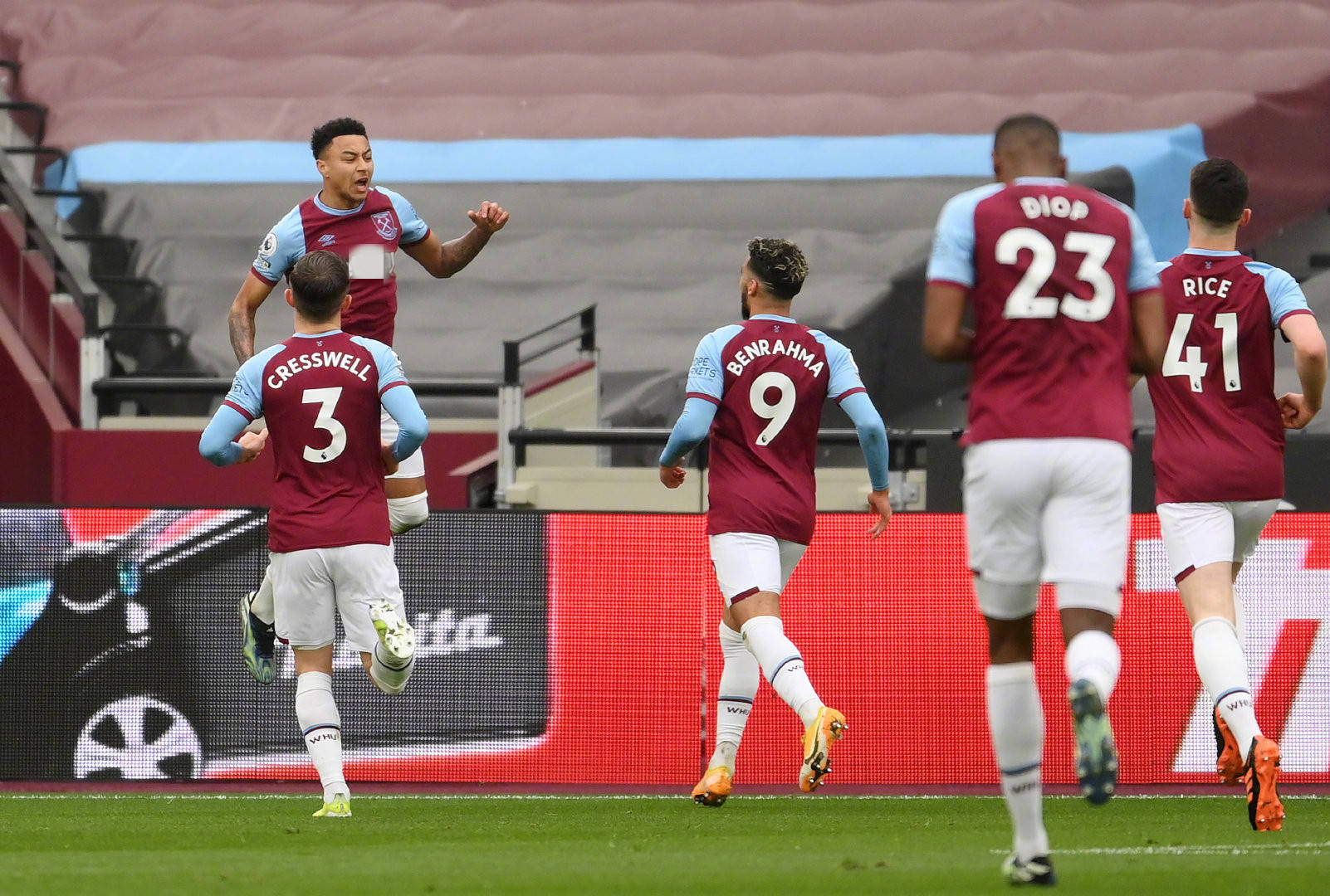 曼城占据主 曼城占据主